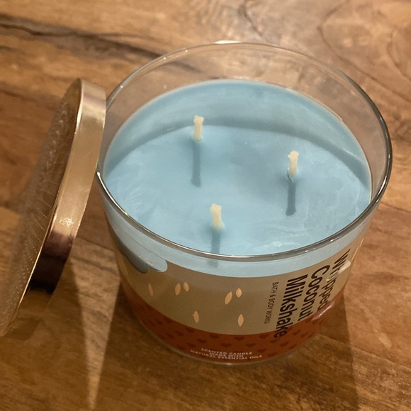 Bath & Body Works whipped coconut milkshake 3 wick candle - Picture 3 of 6